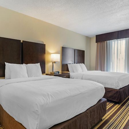 Comfort Inn & Suites Triadelphia Exterior photo