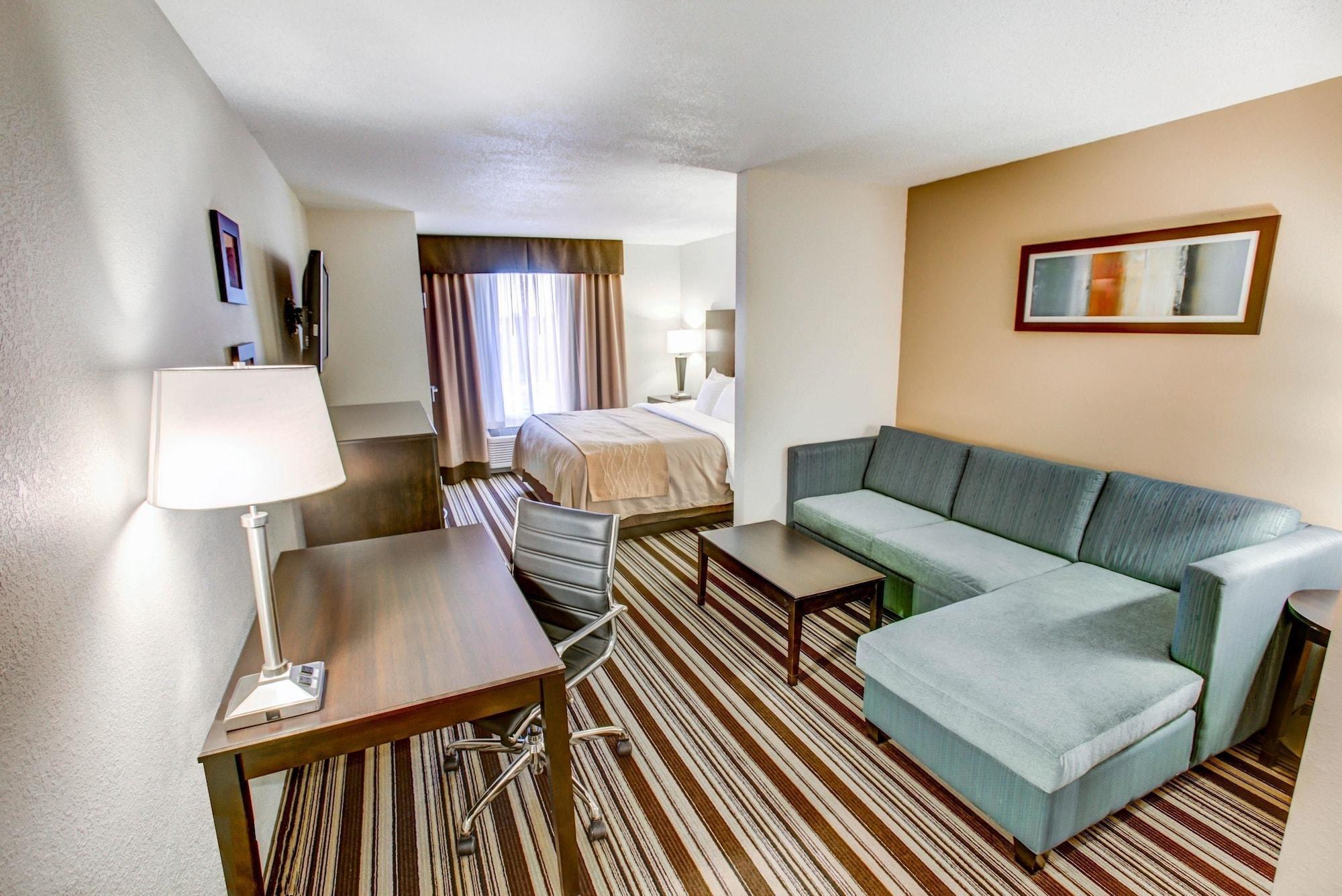 Comfort Inn & Suites Triadelphia Exterior photo
