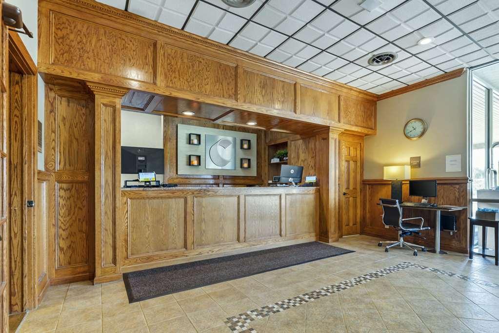 Comfort Inn & Suites Triadelphia Interior photo