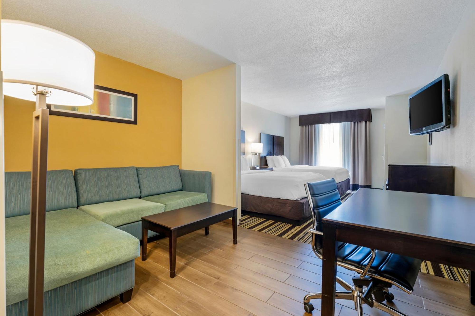 Comfort Inn & Suites Triadelphia Exterior photo