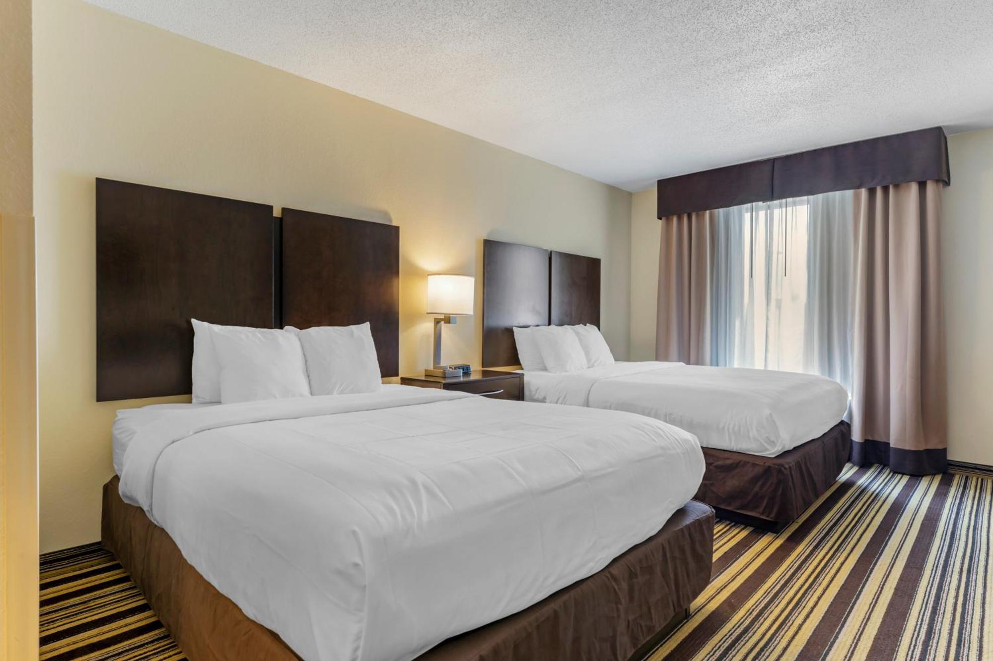 Comfort Inn & Suites Triadelphia Exterior photo