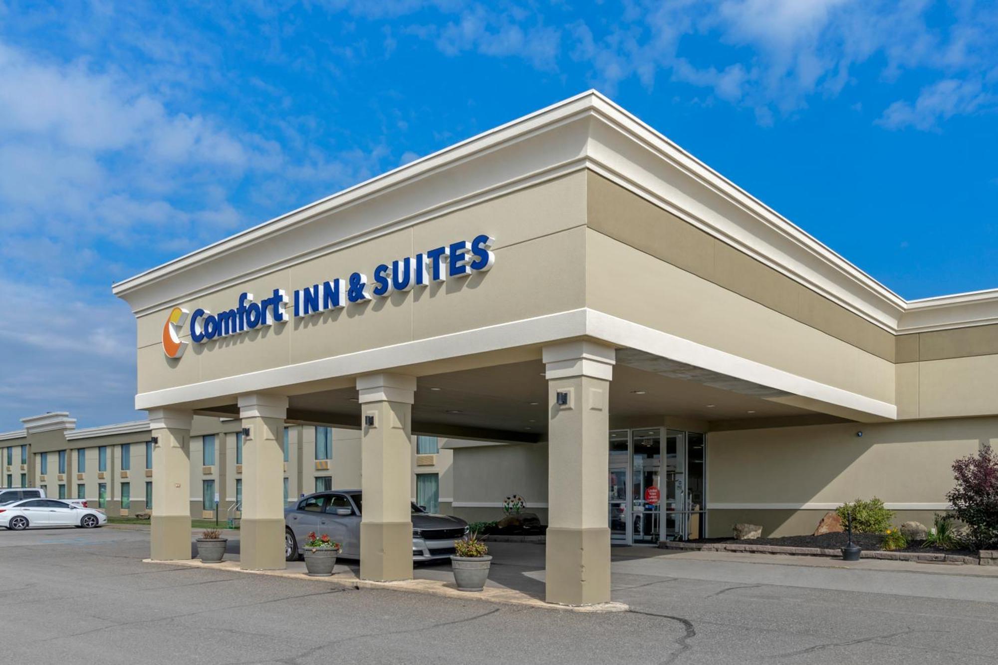 Comfort Inn & Suites Triadelphia Exterior photo